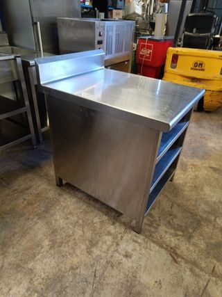 MESA DE TRABAJO EN ACERO INOXIDABLE