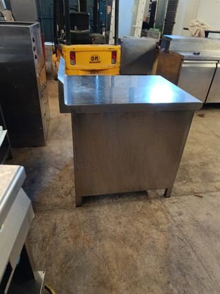 MESA DE TRABAJO EN ACERO INOXIDABLE