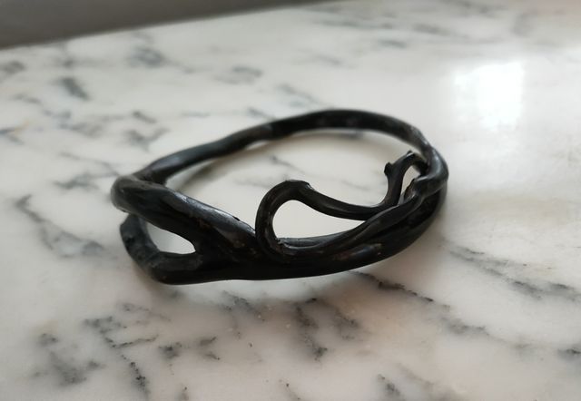 Pulsera o brazalete de coral negro