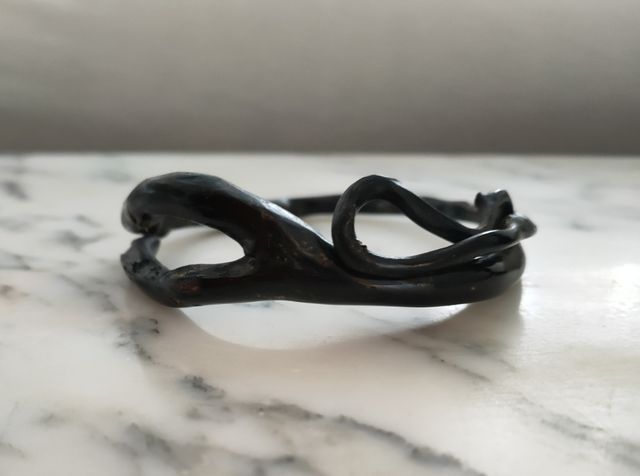 Pulsera o brazalete de coral negro