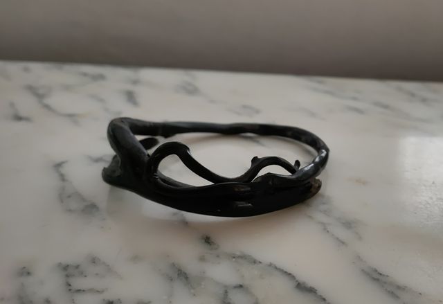 Pulsera o brazalete de coral negro