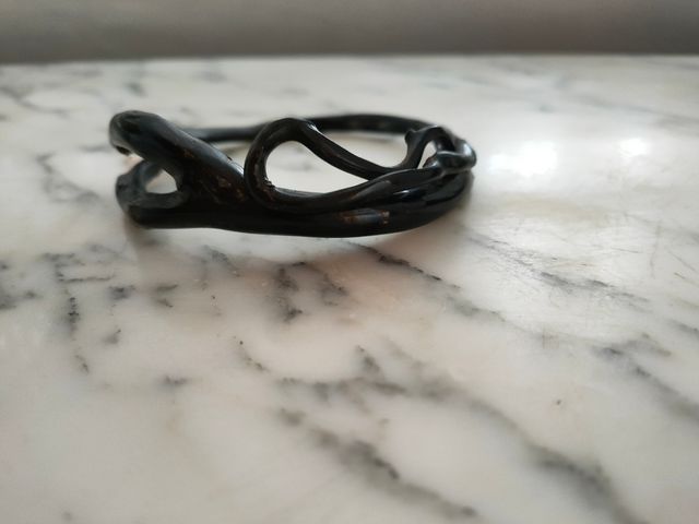 Pulsera o brazalete de coral negro