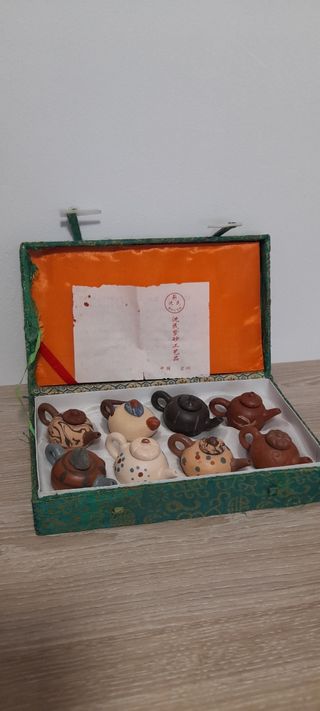 Antiche teiere orientali Yixing in miniatura