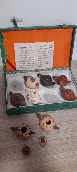 Antiche teiere orientali Yixing in miniatura