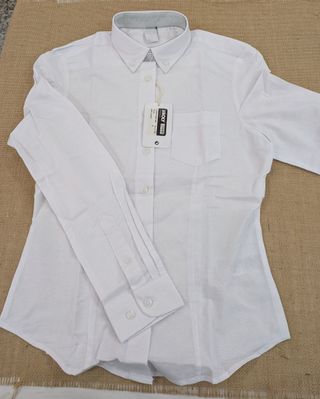 Camisa de mujer ajustada laboral blanca