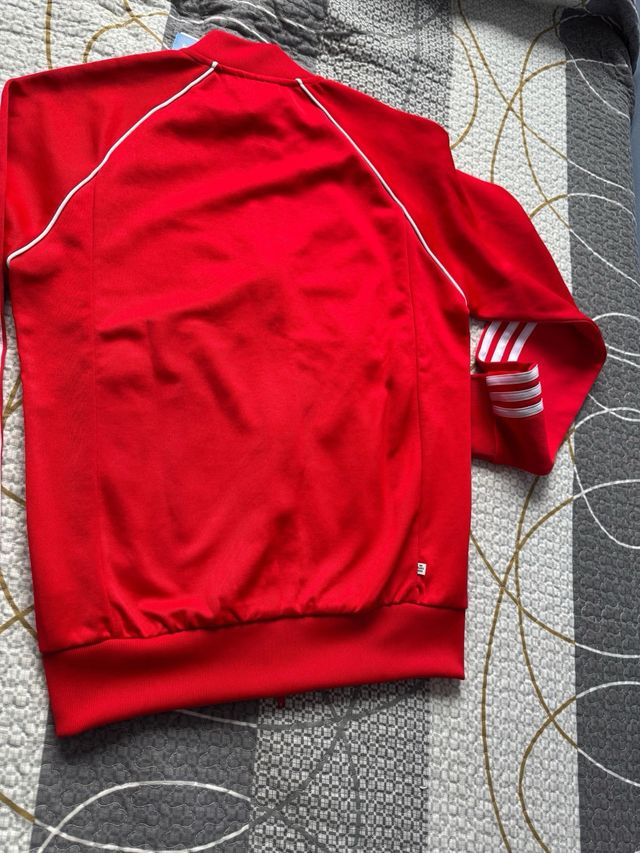 Sudadera Adidas con etiquetas