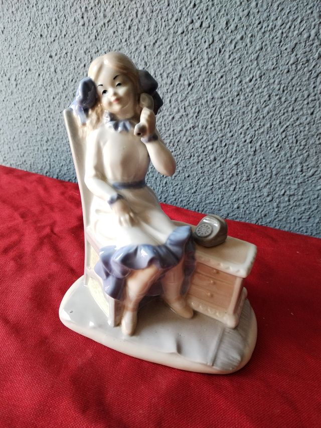 Figura antica in porcellana