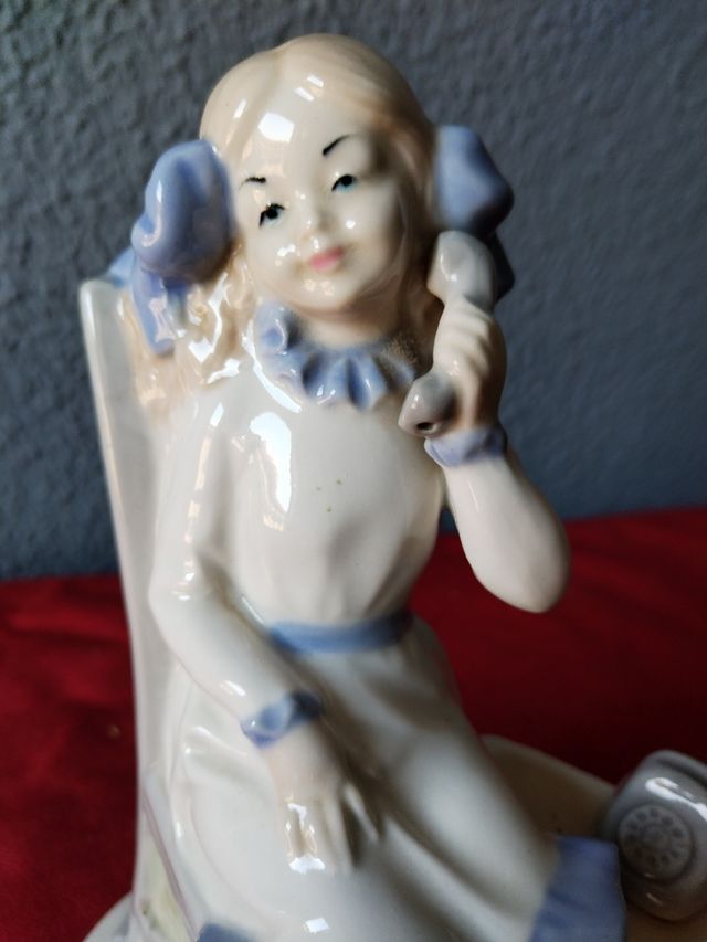 Figura antica in porcellana