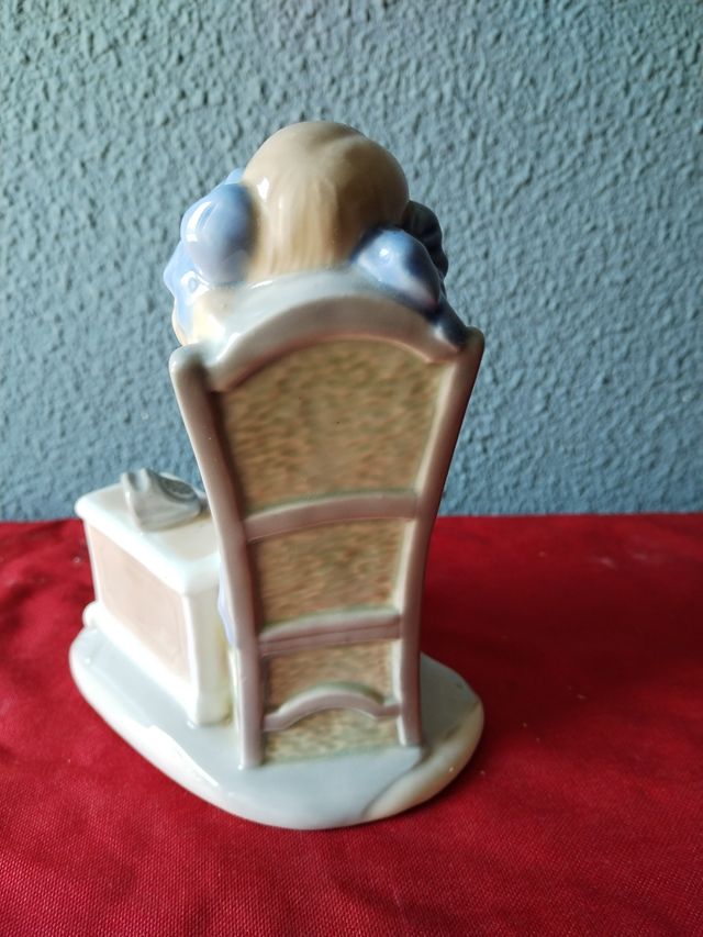 Figura antica in porcellana