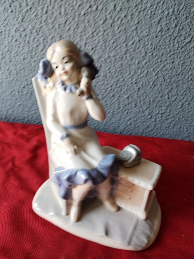 Figura antica in porcellana