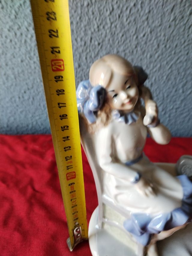 Figura antica in porcellana