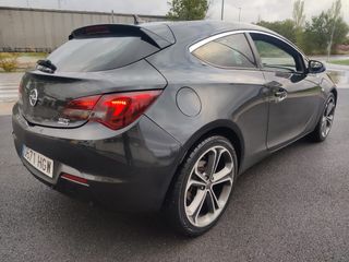 Opel Astra J GTC 2.0