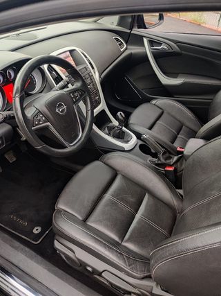 Opel Astra J GTC 2.0