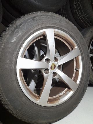 Treno gomme cerchi Porsche Macan