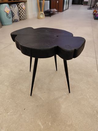 Mesa auxiliar de madera y metal negra