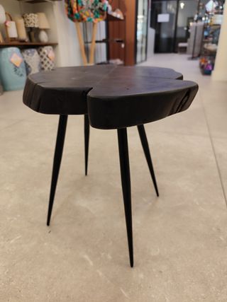 Mesa auxiliar de madera y metal negra