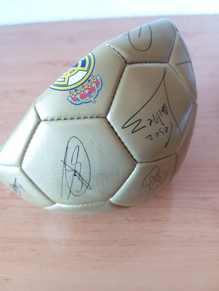 Balón firmado jugadores Real Madrid año 2002