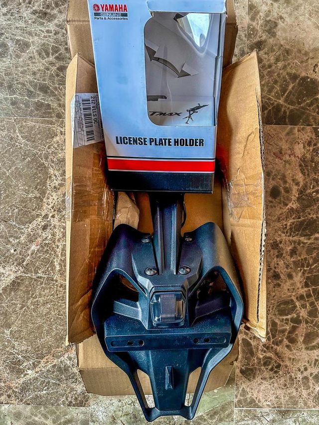 Portamatriculas nuevo a estrenar.