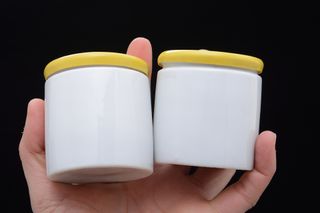 Dos tarros vintage farmacia loza blanca amarillo