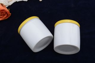 Dos tarros vintage farmacia loza blanca amarillo