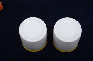 Dos tarros vintage farmacia loza blanca amarillo