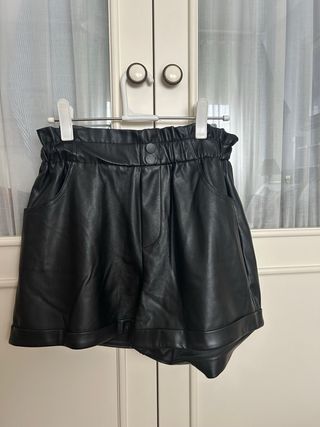 Pantalones cortos cuero