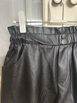 Pantalones cortos cuero