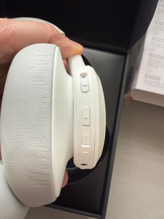 Auriculares blancos JBL Live 650BTNC nuevos