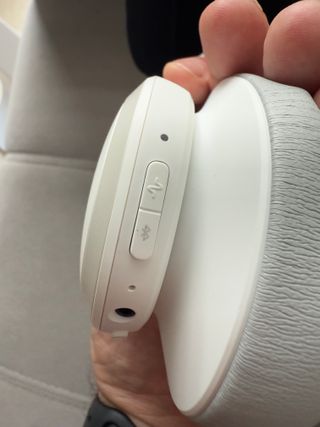 Auriculares blancos JBL Live 650BTNC nuevos