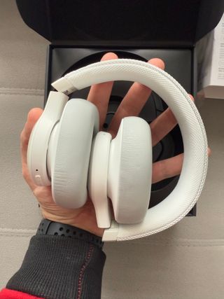 Auriculares blancos JBL Live 650BTNC nuevos