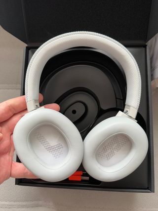 Auriculares blancos JBL Live 650BTNC nuevos
