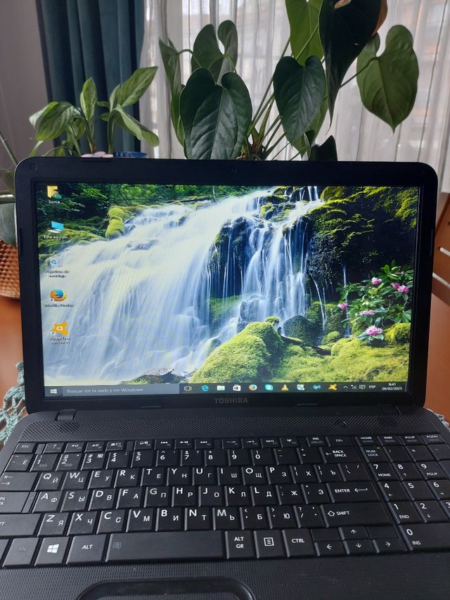 Ordenador  portátil sensa caricatore