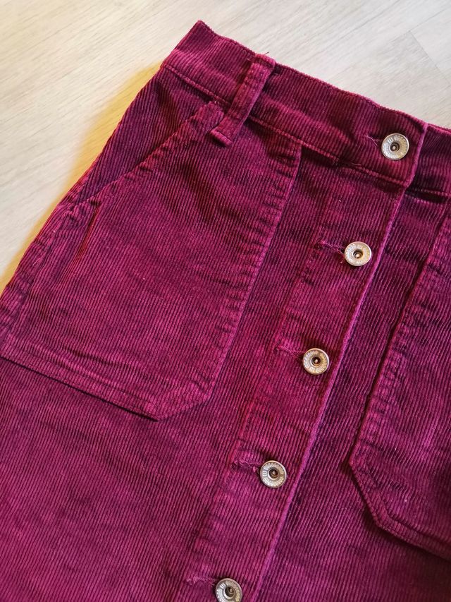 Falda de pana granate