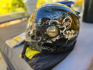 Casco integral mujer.