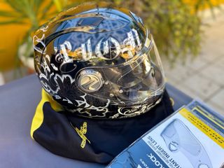 Casco integral mujer.