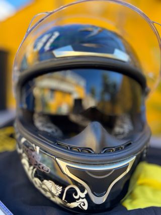 Casco integral mujer.