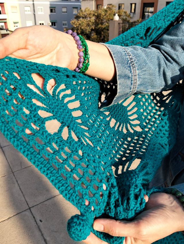 Chal de lana tejido a mano