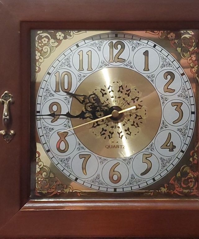 Reloj de madera estilo Luis XV