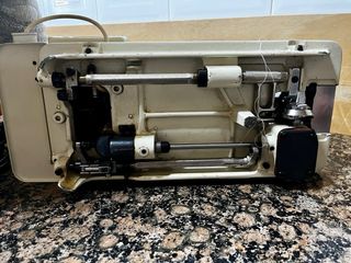 Máquina de coser Refrey 527