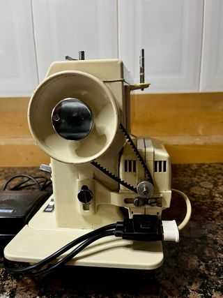 Máquina de coser Refrey 527