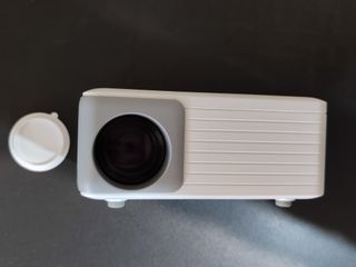 Mini Proyector Portátil con Trípode