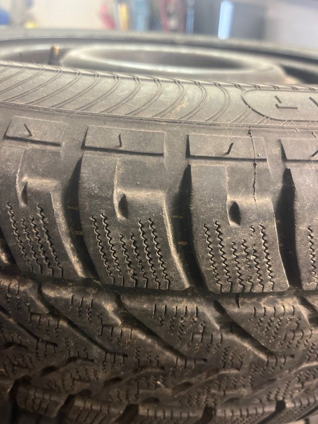 2 llantas + pneumáticos invierno