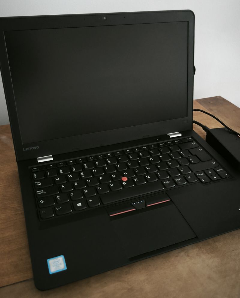 PC LENOVO/ 8GB RAM / I5-7TH/ THINKPAD afbeelding 2