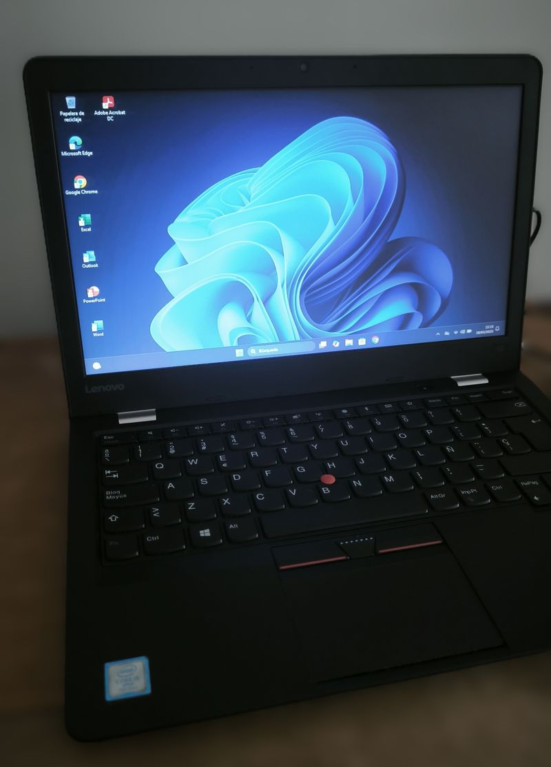 PC LENOVO/ 8GB RAM / I5-7TH/ THINKPAD afbeelding 3