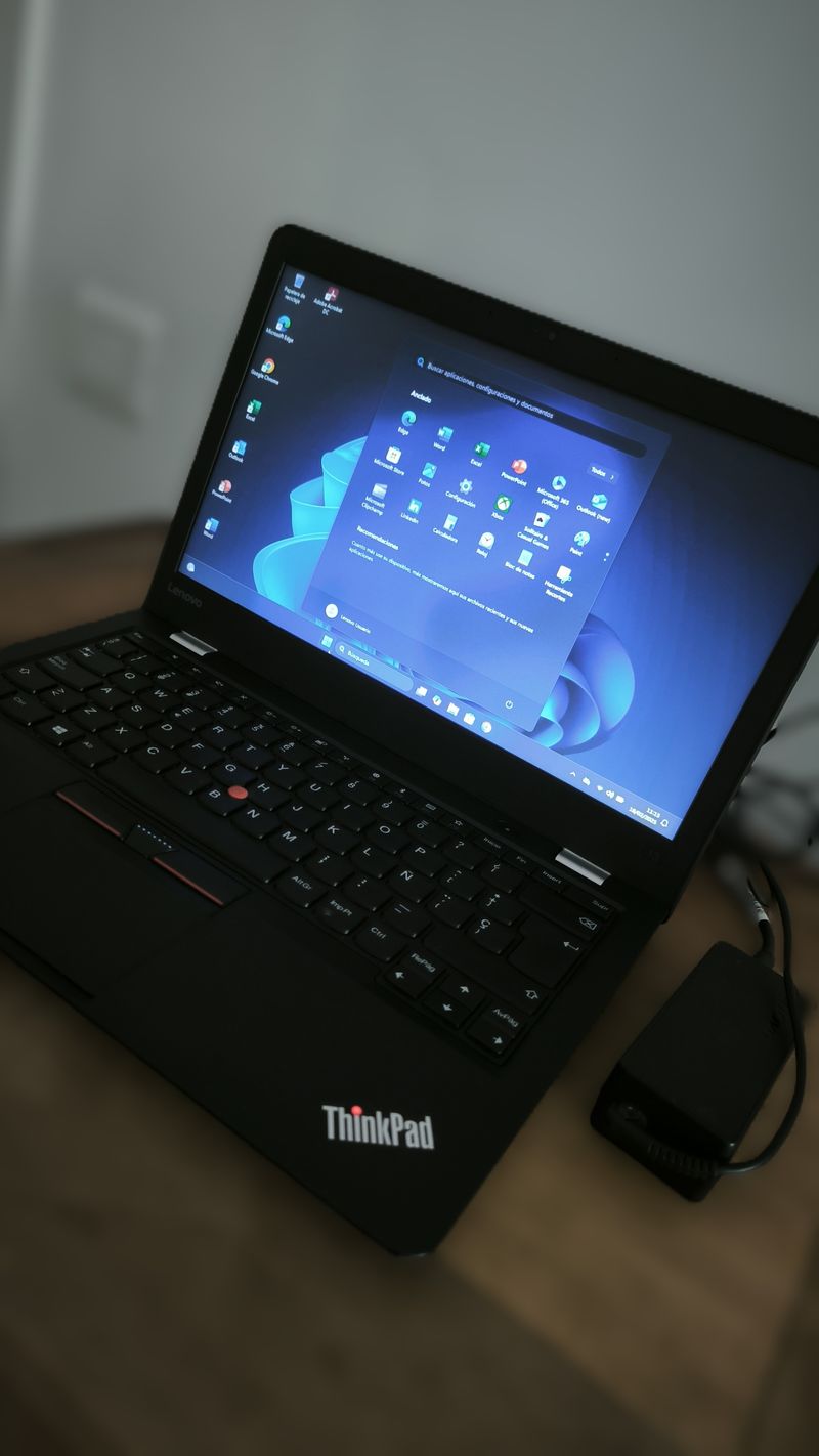 PC LENOVO/ 8GB RAM / I5-7TH/ THINKPAD afbeelding 4