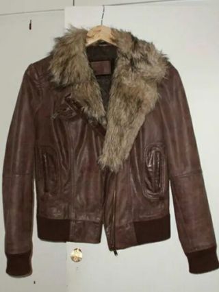 Chaqueta cazadora de piel. Talla M