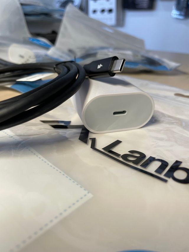 Cargador USB-C carga rápida 35W con cable