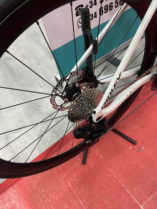 Ridley Noah Disc 105 Di2 Blanco Ruedas Levanto