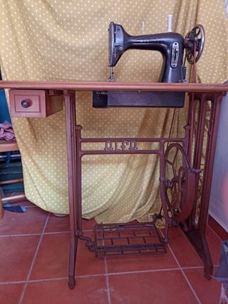 Maquina de coser antigua