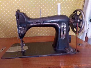 Maquina de coser antigua